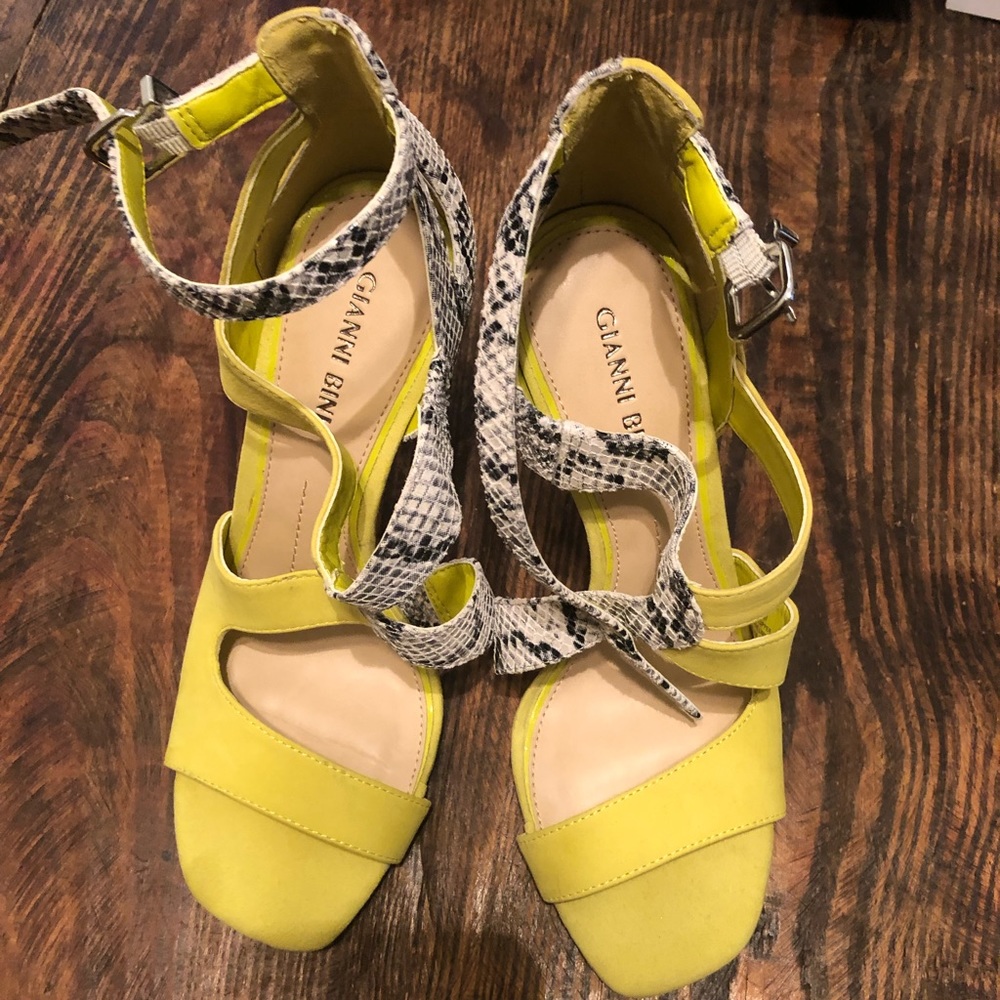 NEW Gianni Bini Neón green/snakeskin heels